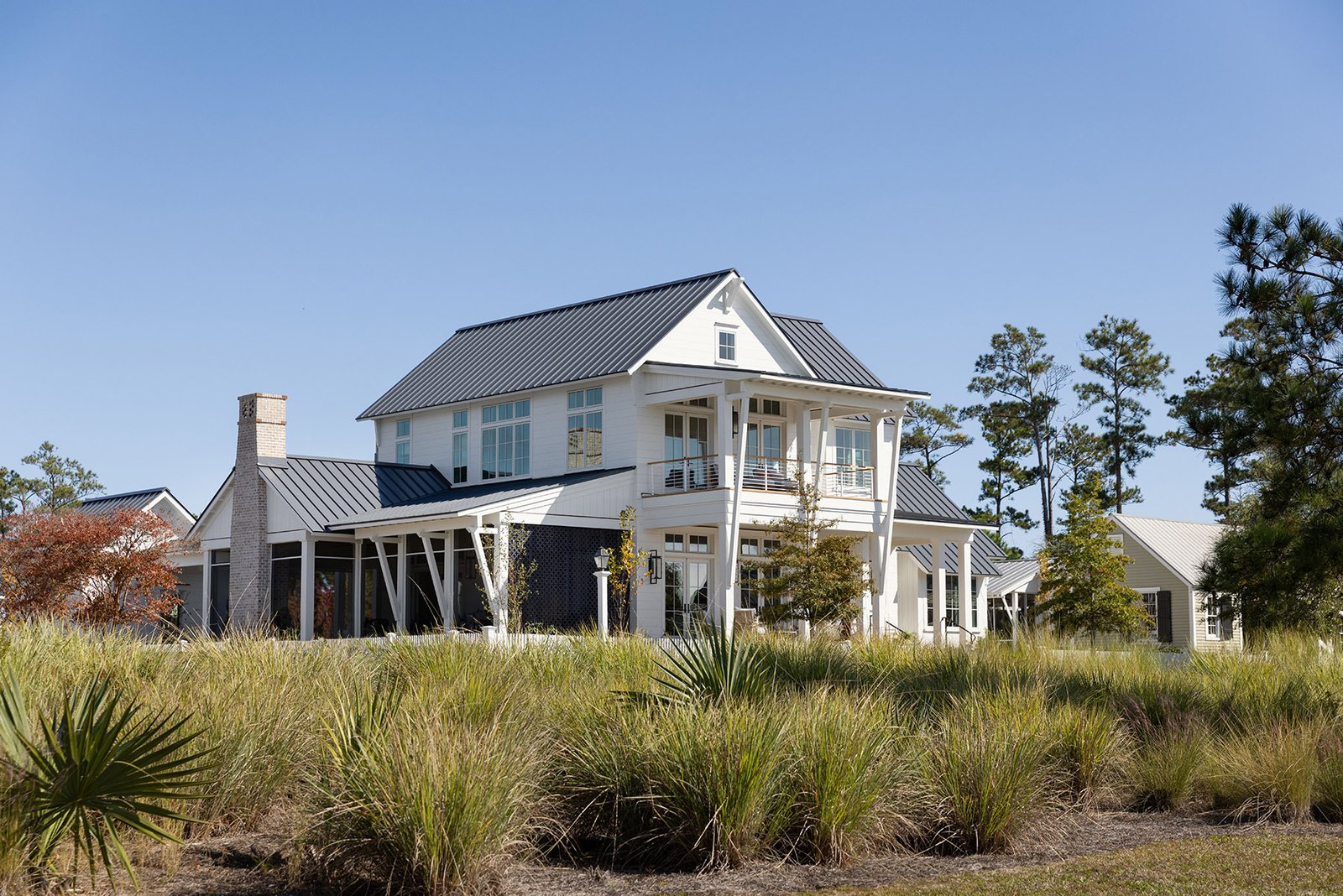 JPG-Marvin_Elevate_SouthernLiving_RiverDunes_Ext_ELCA_ELAWN_UIFDG2_Ang_Cl_SW_Back_P220256_UL_EL
