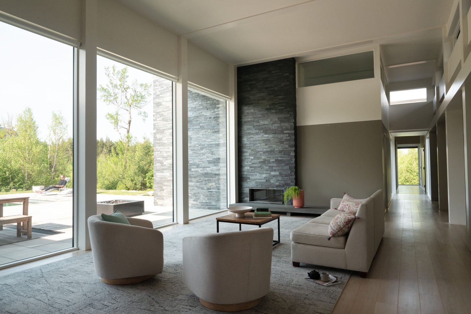 JPG-Marvin_Modern_NotchHouse_Int_MAWN_MDG_Ang_Cl_LivRm_P249902_M